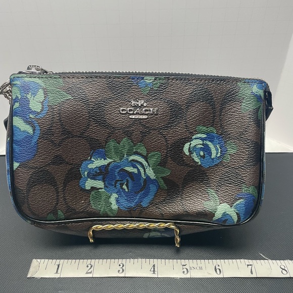 New coach purse/wristlet - Picture 4 of 7